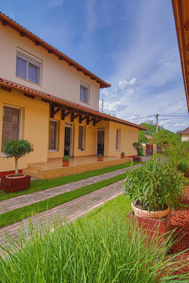 Kalvin Utcai Apartmanok Hajdúszoboszló 外观 照片